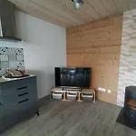 Au De Jo Avec Acces A L'espace Piscine Et Jacuzzi Apartment