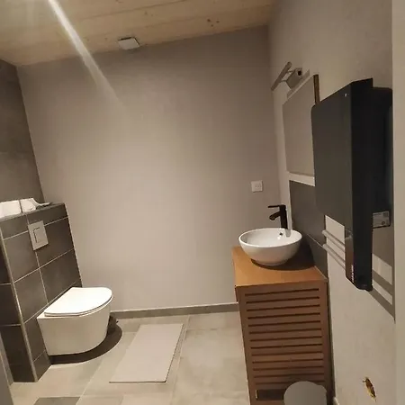 Au De Jo Avec Acces A L'espace Piscine Et Jacuzzi 公寓 *