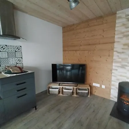 Au De Jo Avec Acces A L'espace Piscine Et Jacuzzi Apartment