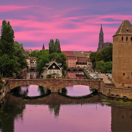 Au De Jo Avec Acces A L'espace Piscine Et Jacuzzi Apartment